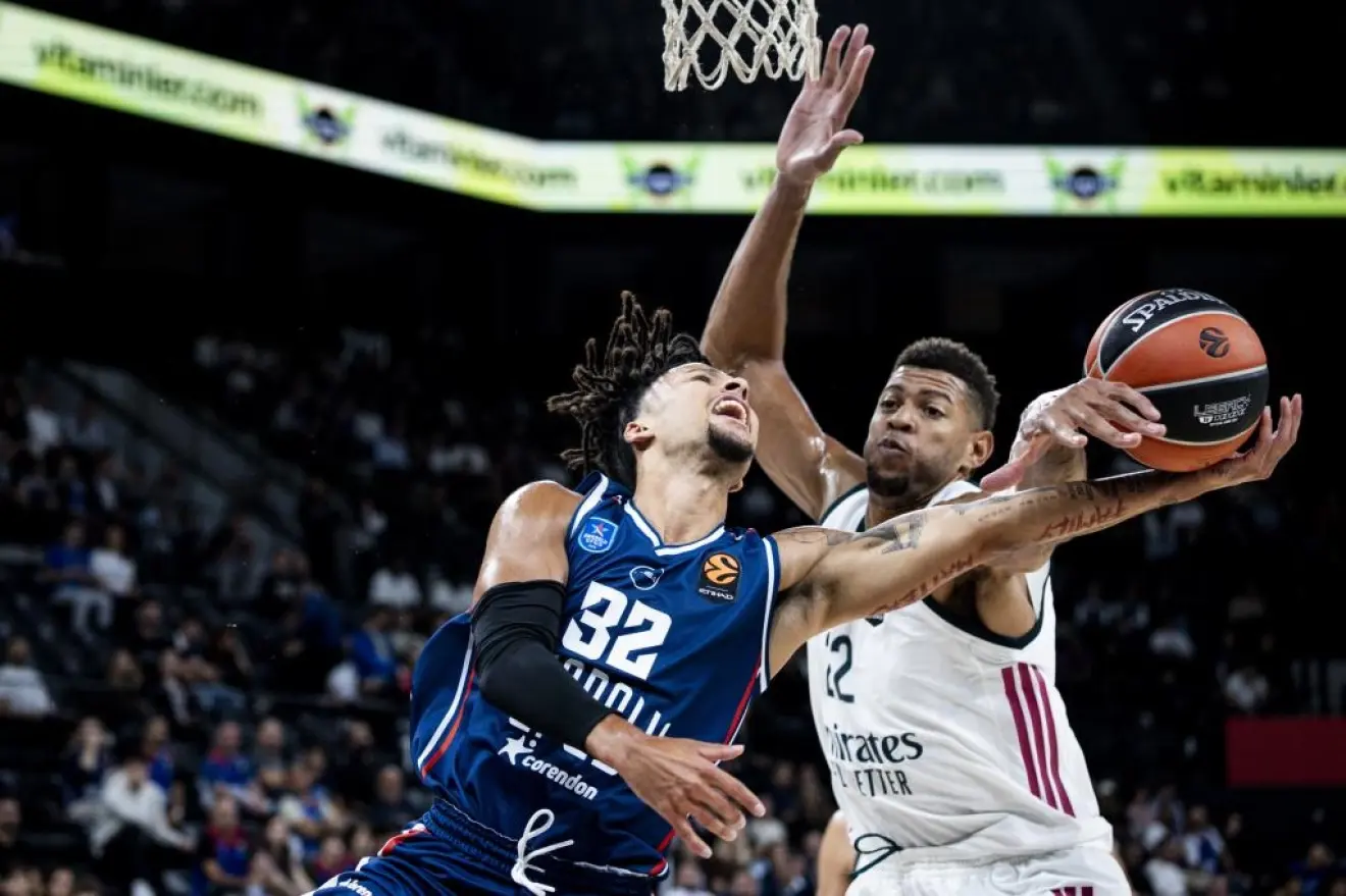 Matthew Strazel attempts to score against Edy Tavares' defense.