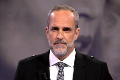 Telecinco sorprende con una decisión inédita sobre el futuro de Santi  Acosta tras sus últimos datos de audiencia