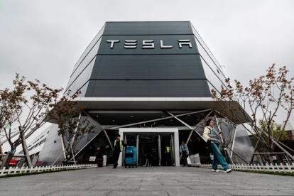Duro revés para las empresas de Elon Musk, que ya no es billonario: Tesla y SpaceX lideran la caída de las tecnológicas en bolsa