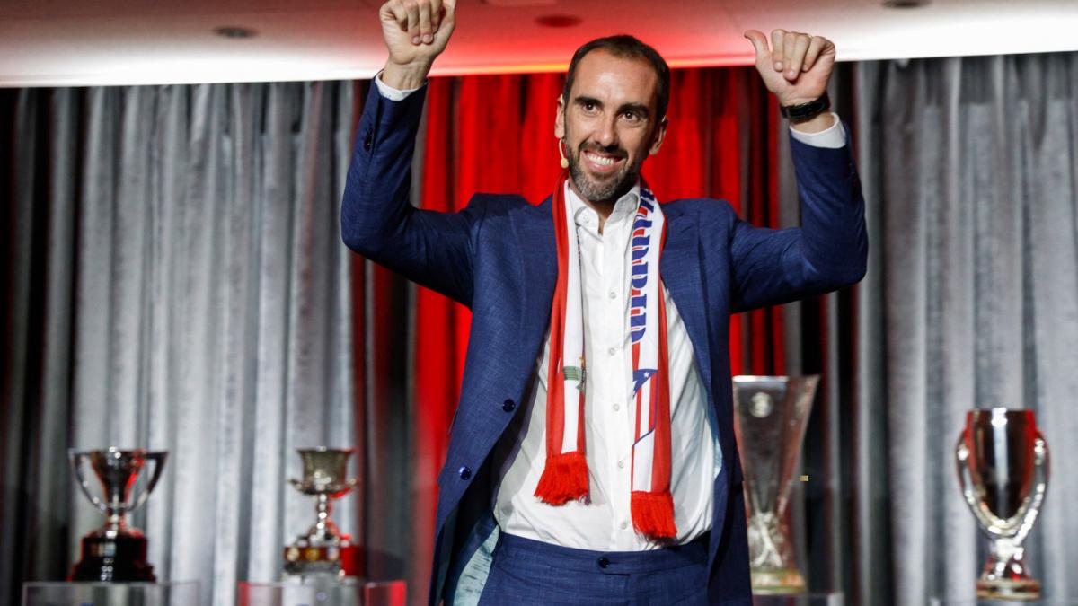 Uruguay le pide a Godín que se sume al cuerpo técnico de Bielsa como ‘nexo de unión’