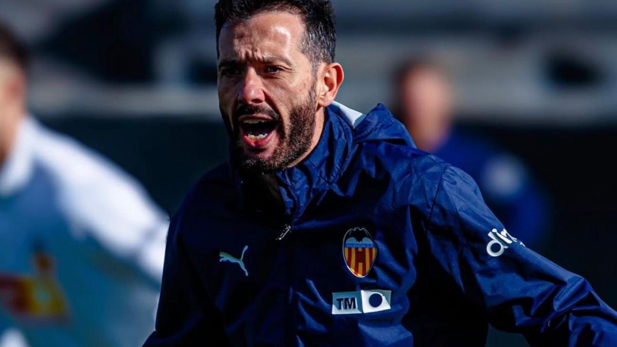 Corberán muestra su malestar por la ausencia de hinchas del Valencia en Vallecas:  No se cuida al aficionado 