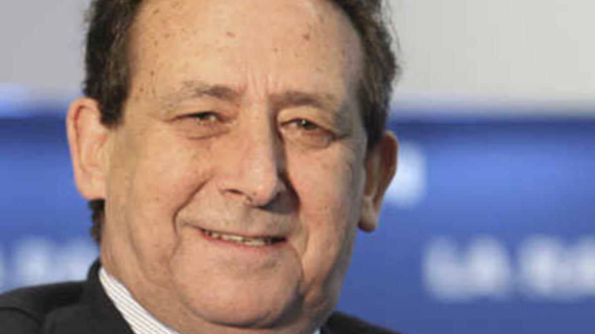 Alfonso Ussía: El polifacético escritor que conquista el mundo del entretenimiento