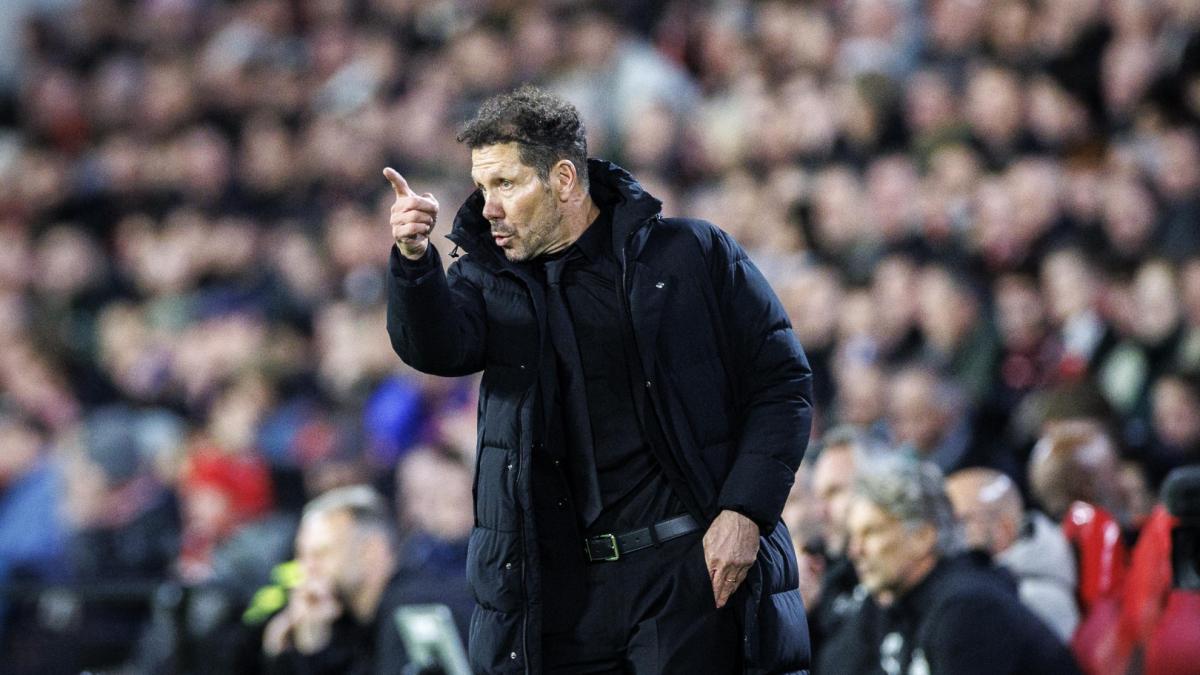 Simeone elogia a Julián tras la victoria crucial del Atlético sobre el PSV