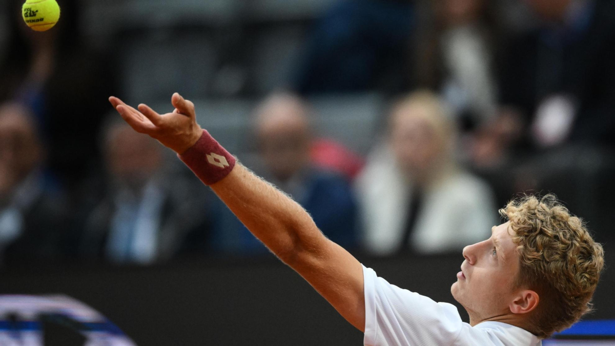 Landaluce remonta para la historia en Roland Garros y jugará con el verdugo de Sinner