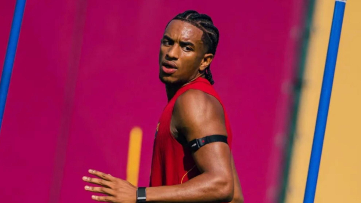 Alejandro Balde playing for FC Barcelona during a match