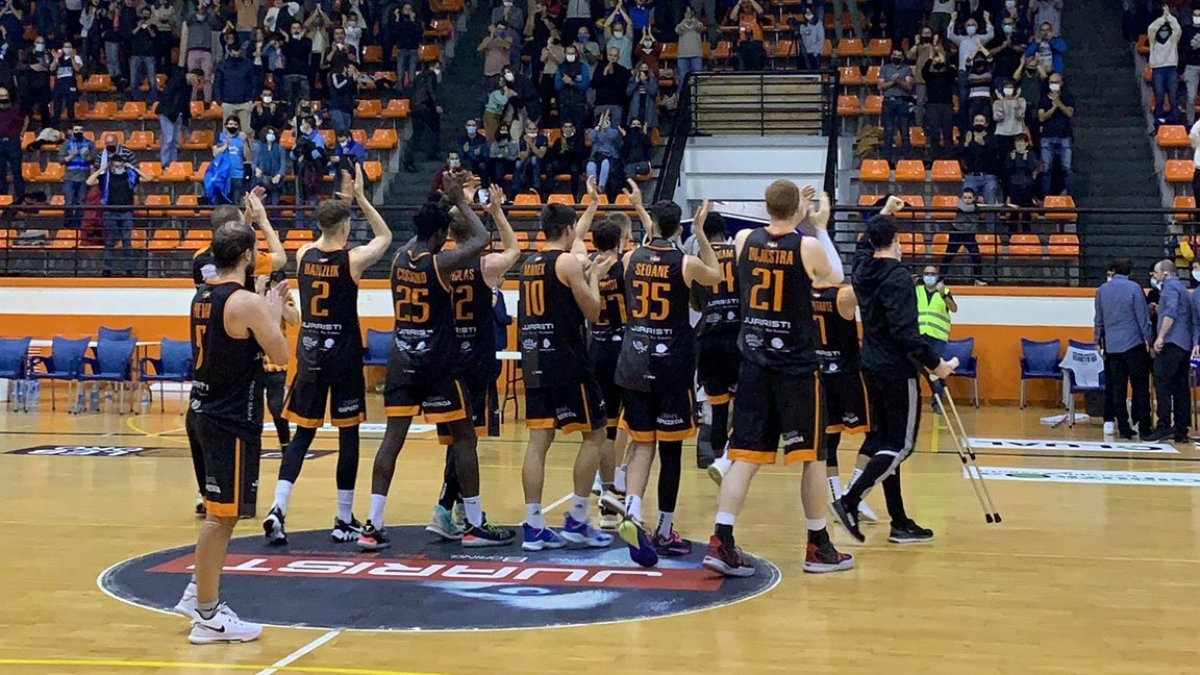 El Juaristi inflige al Movistar Estudiantes su primera derrota en LEB Oro