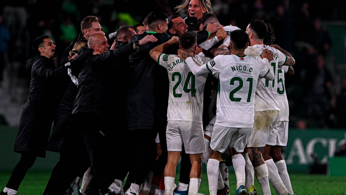 El Elche se suma a la fiesta del ascenso
