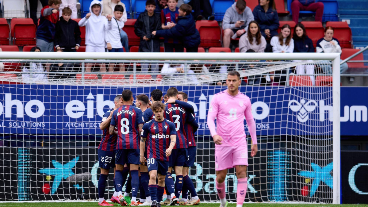 El EIbar se mete de lleno en la pelea del descenso