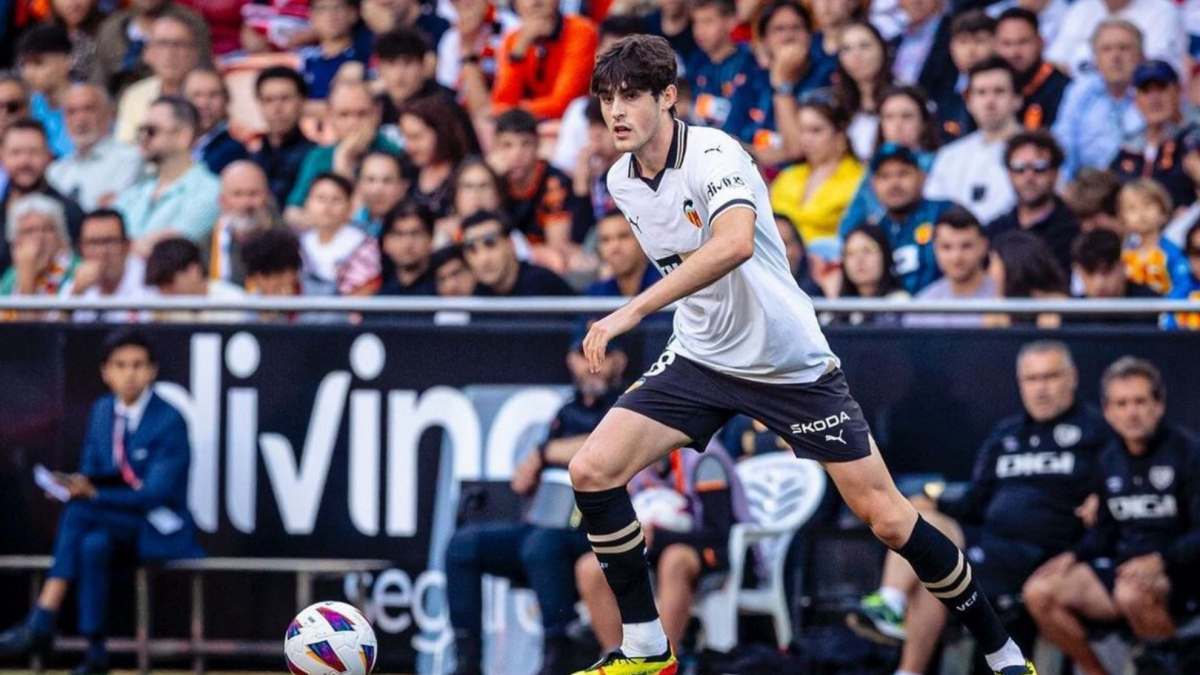 La Real Sociedad contacta con el Valencia por Javi Guerra