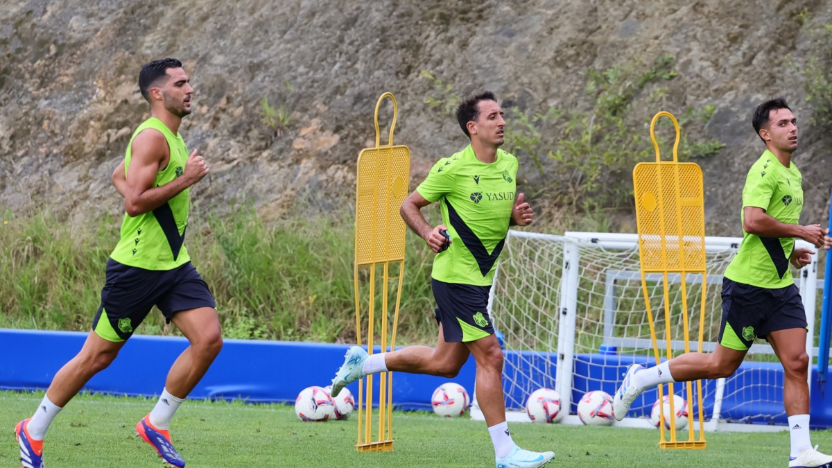 Zubimendi y Merino siguen entrenando con la Real en medio de la ...
