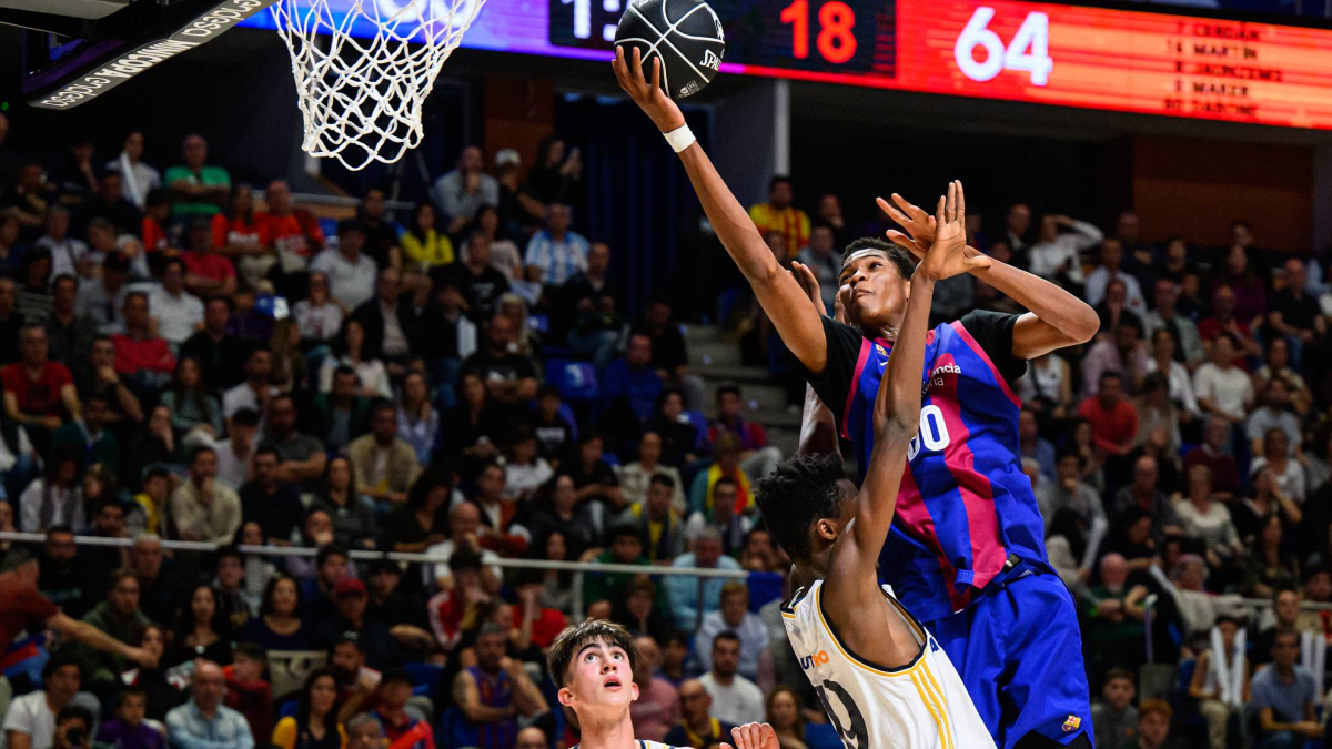 Mohamed Dabone, el niño prodigio de 13 años y 2,10 del Barcelona ...