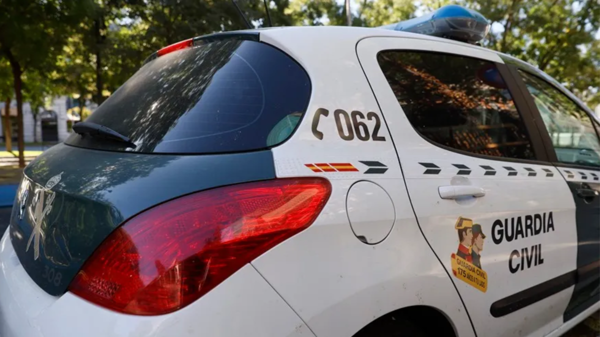 Muere un hombre atropellado por su mujer al dar marcha atrás con su coche