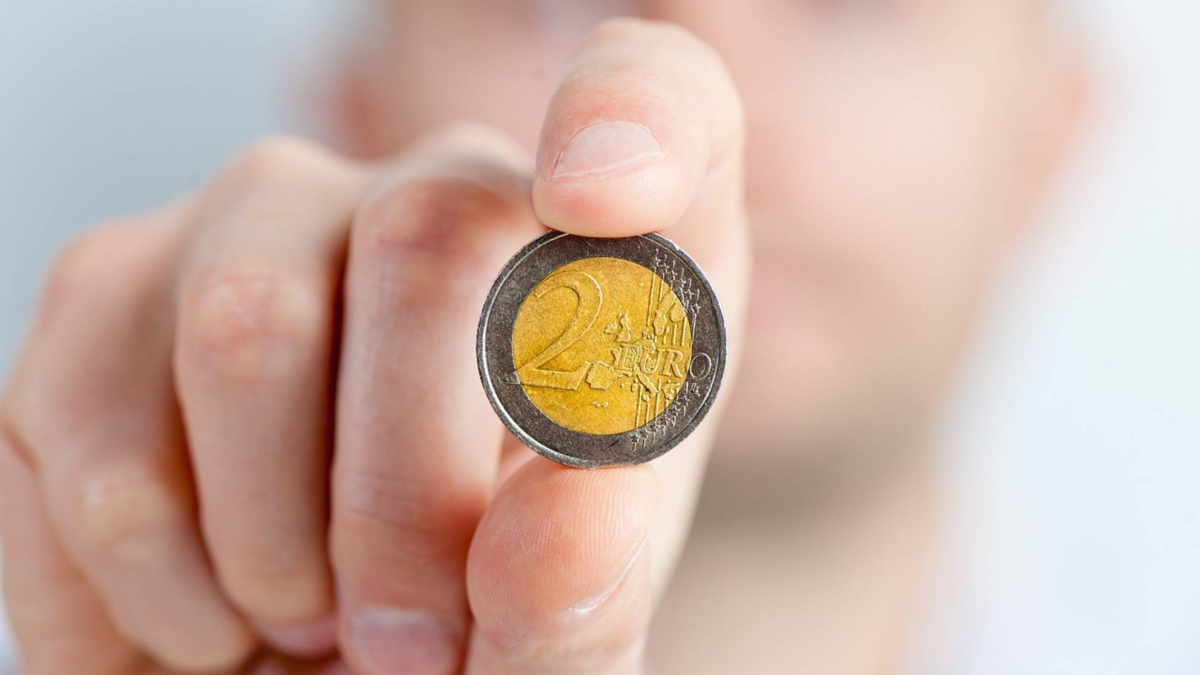 Monedas de dos euros que valen hasta 3.100 euros: cuáles son y cómo reconocerlas