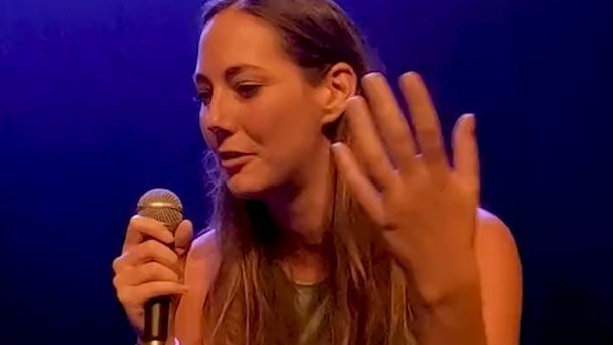 Xóchitl está pelona por culpa de los piojos | La rosa de Guadalupe 3/4 |  Xóchitl y Armando, image size:1200x675