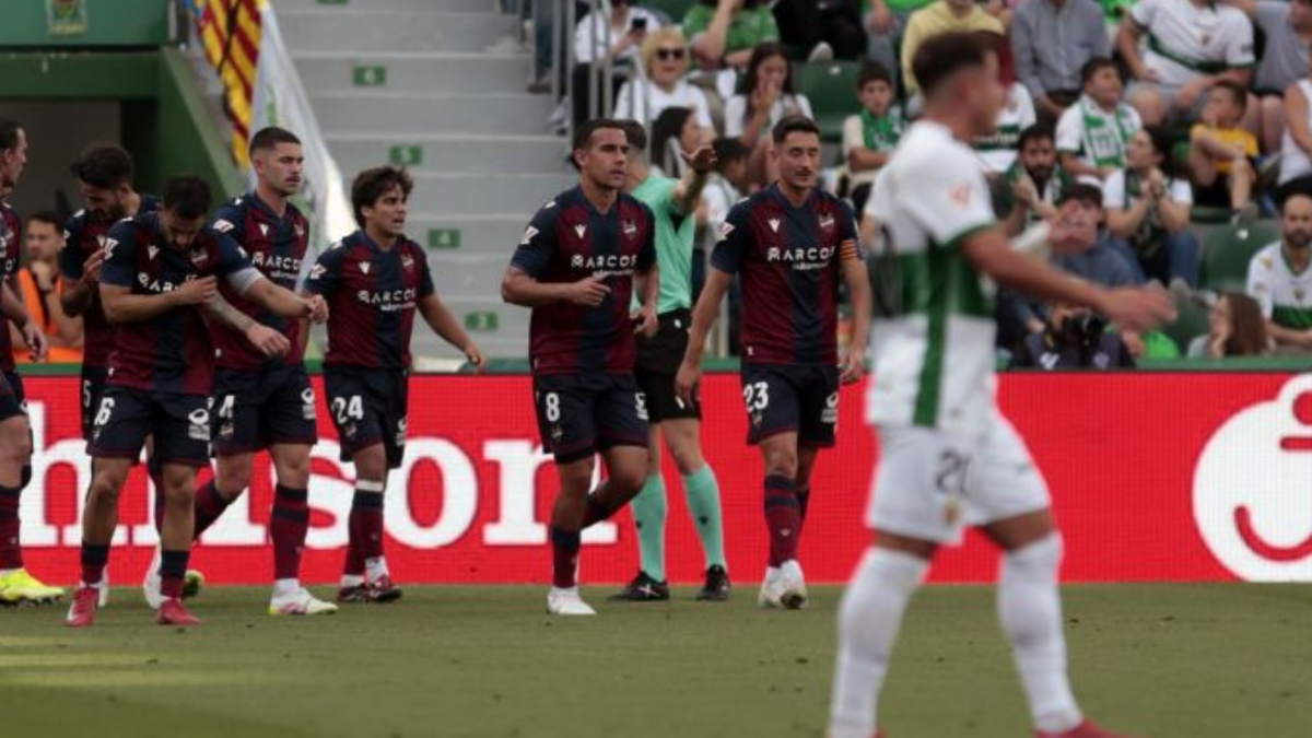 El Elche falla y vuelve a poner el ascenso en un pañuelo