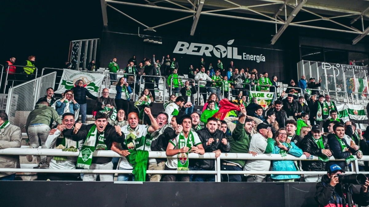 El tren del ascenso del Elche llega a La Coruña