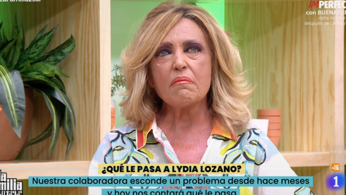 Lydia Lozano rompe a llorar en 'La Familia de la tele' al hablar de la  enfermedad que padece: "Se me cae todo de las manos"