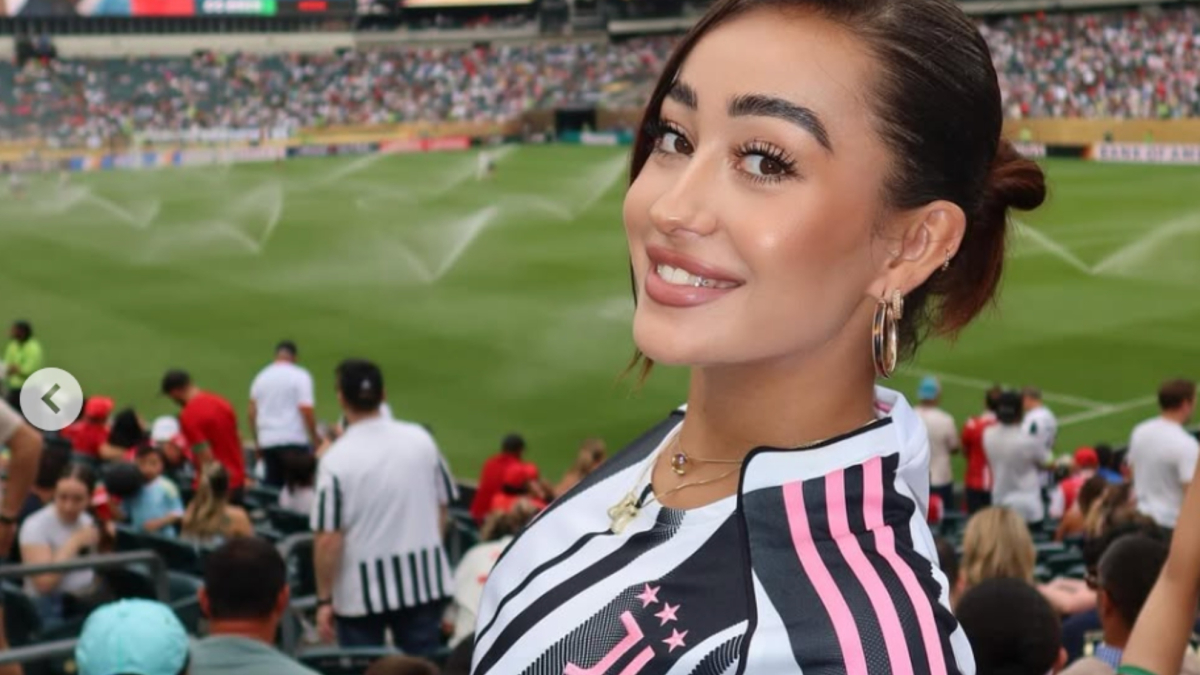 Marina Rivers Se Deja Ver Por El Mundial De Clubes Con Su Look M s marina-rivers-se-deja-ver-por-el-mundial-de-clubes-con-su-look-m-s