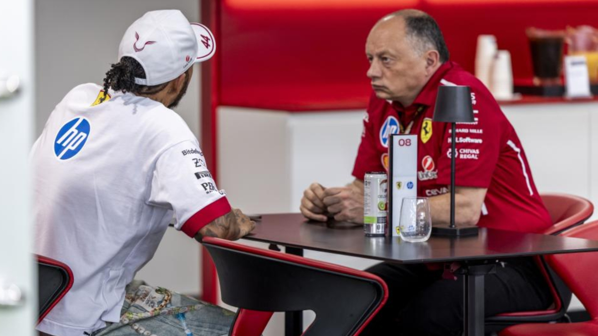 Hamilton se pone exigente con Ferrari: "Quiero mi ADN en el coche de 2026"