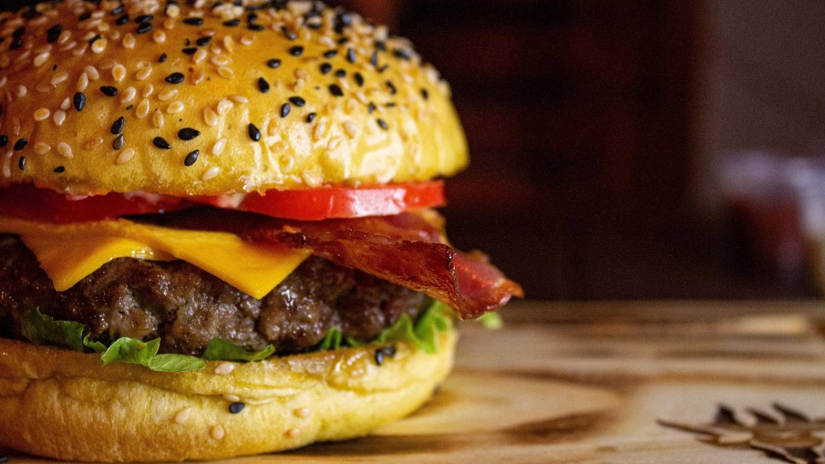 La centenaria cadena de hamburguesas cierra restaurantes por "motivos económicos