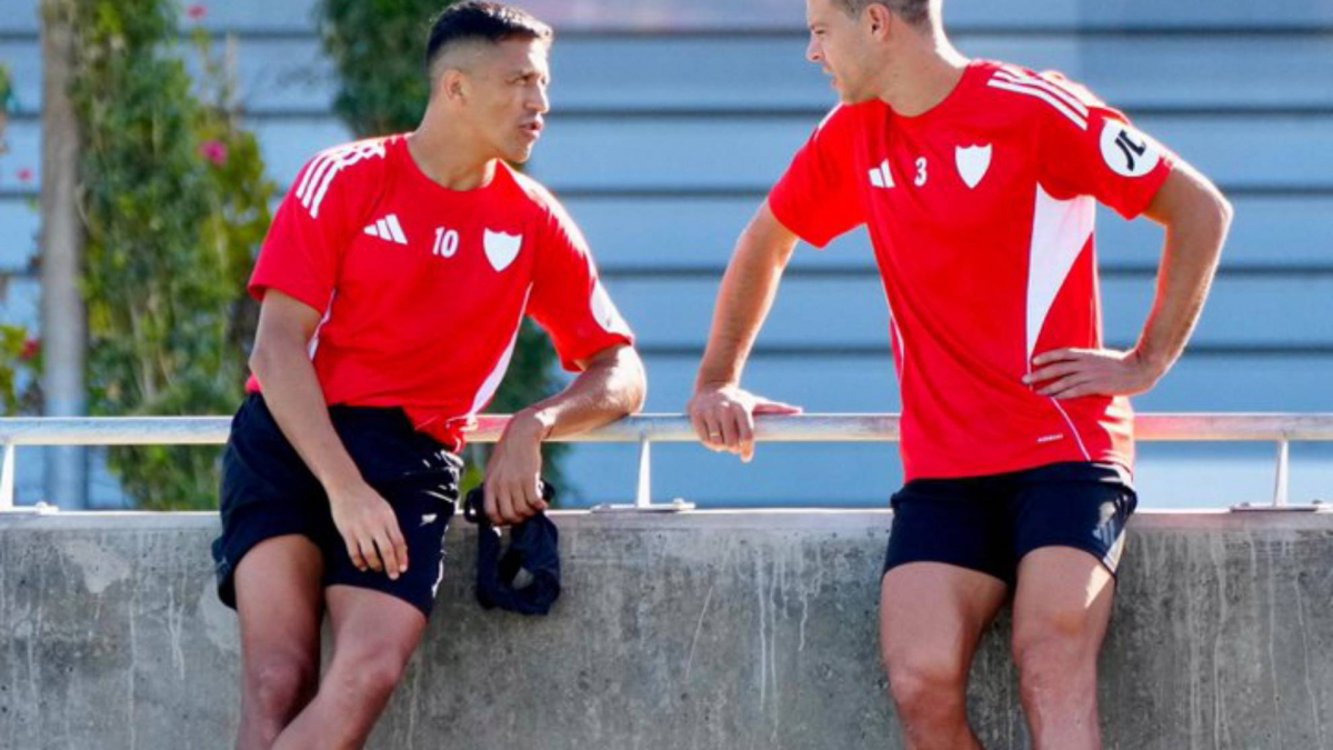  Alexis y Azpilicueta: del escepticismo a ser imprescindibles para el Sevilla 