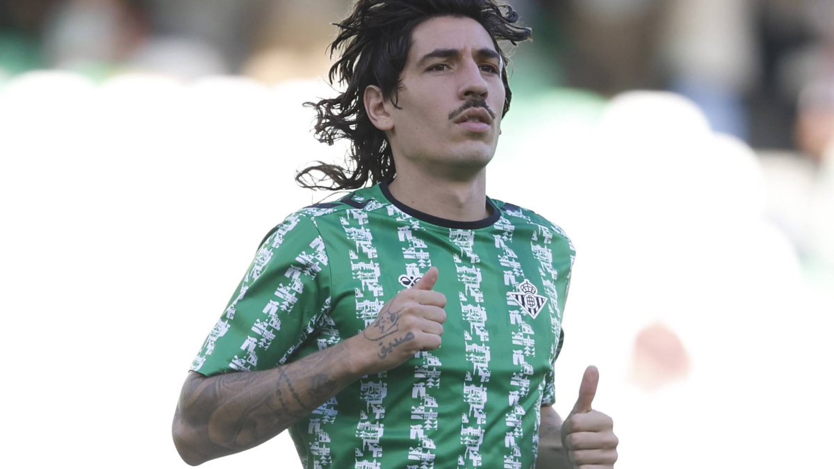 Héctor Bellerín advierte que el fútbol no es un espacio seguro para la comunidad LGBTQ+