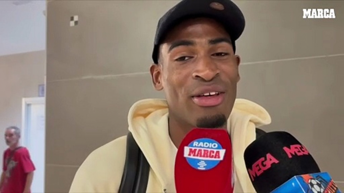  Cristhian Mosquera, de visita en la ciudad deportiva: “Como Valencia no hay nada” 