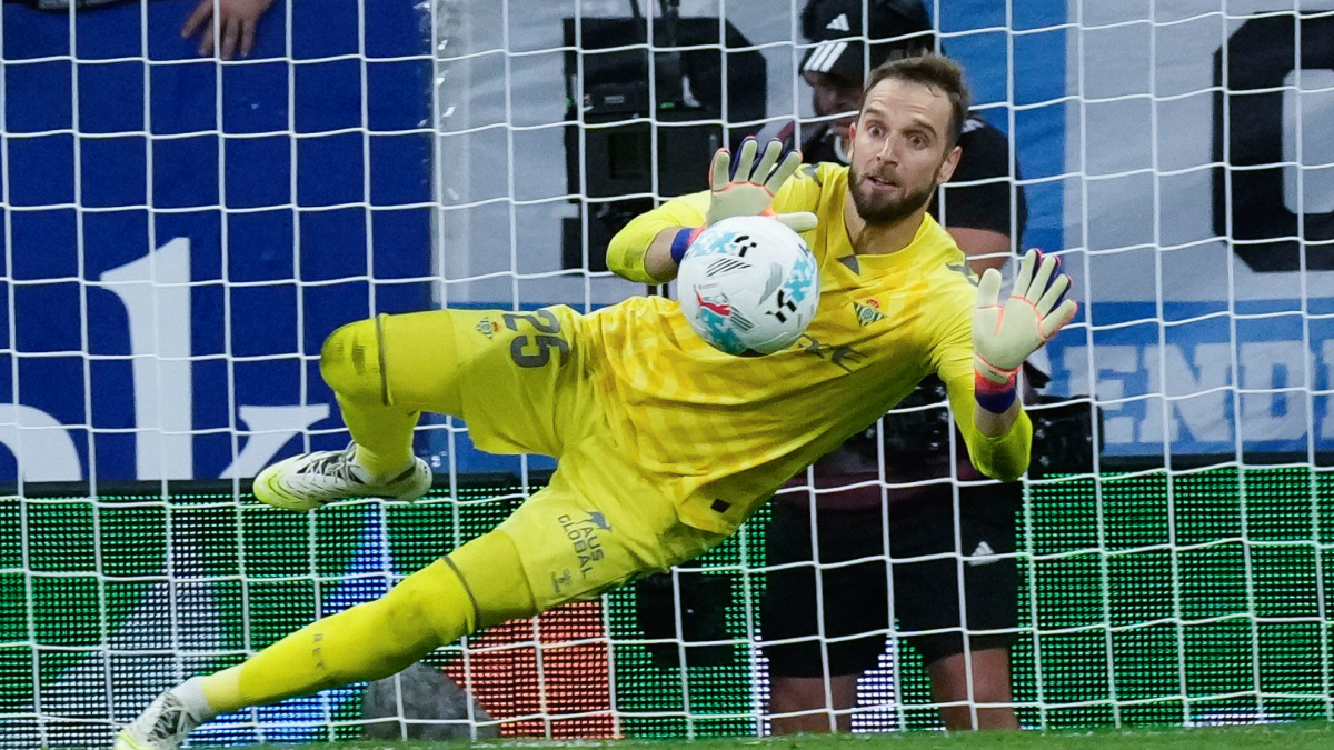  Pau López y las rotaciones: &quot;Me parece correcto y bueno que también haya cambios en los porteros&quot; 