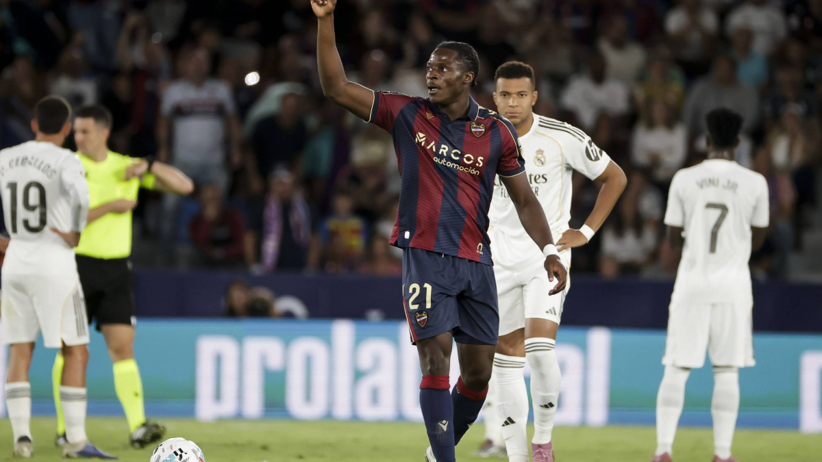  Etta Eyong y Arriaga ya se entrenan con el Levante y podrán jugar ante el Rayo 