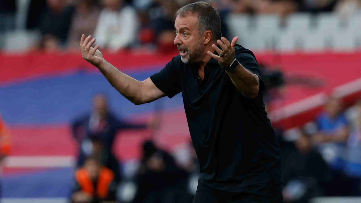 إيقاف هانسي فليك عن الكلاسيكو ضد ريال مدريد في سانتياغو برنابيو بعد طرده في مباراة برشلونة ضد جيرونا