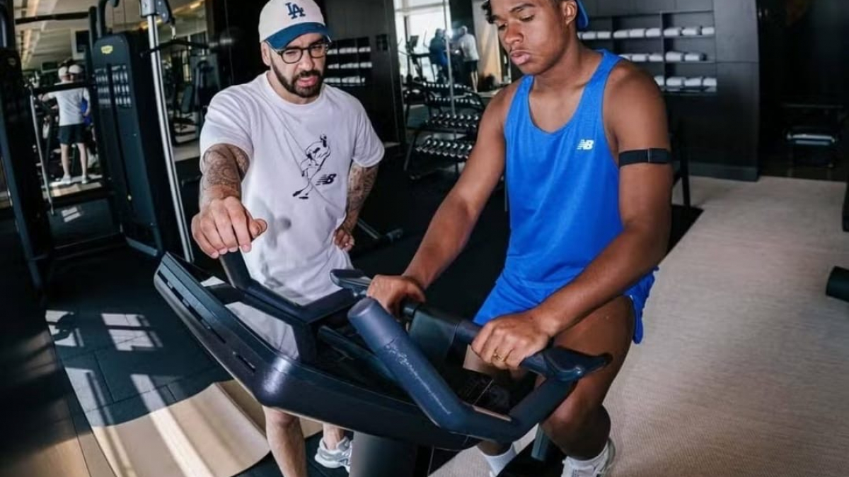  Endrick se lleva el trabajo a casa 