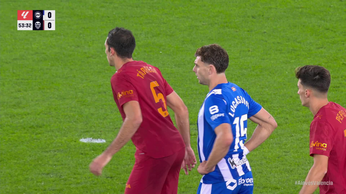  El Valencia resiste de milagro en Mendizorroza 