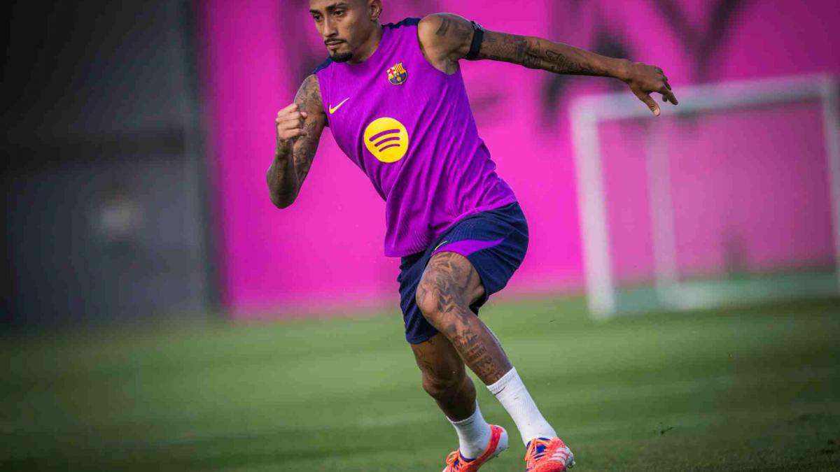 دي يونغ يعود لتدريبات برشلونة قبل الكلاسيكو ورافينيا يواجه شكوكًا حول مشاركته