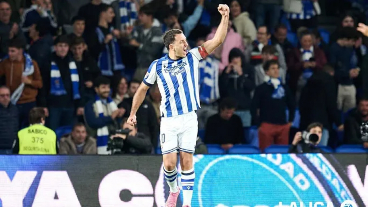  Oyarzabal: &quot;Estoy orgulloso de llevar 10 años en el club que siento y con la gente que quiero&quot; 