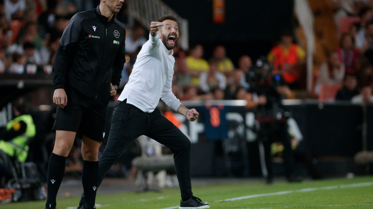  Carlos Corberán: &quot;Estoy dolido, pero la frustración hay que evitarla siempre&quot; 