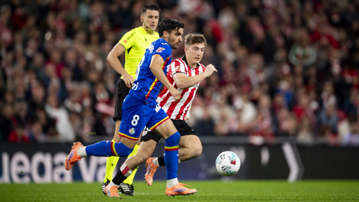  Jauregizar levanta la bandera 