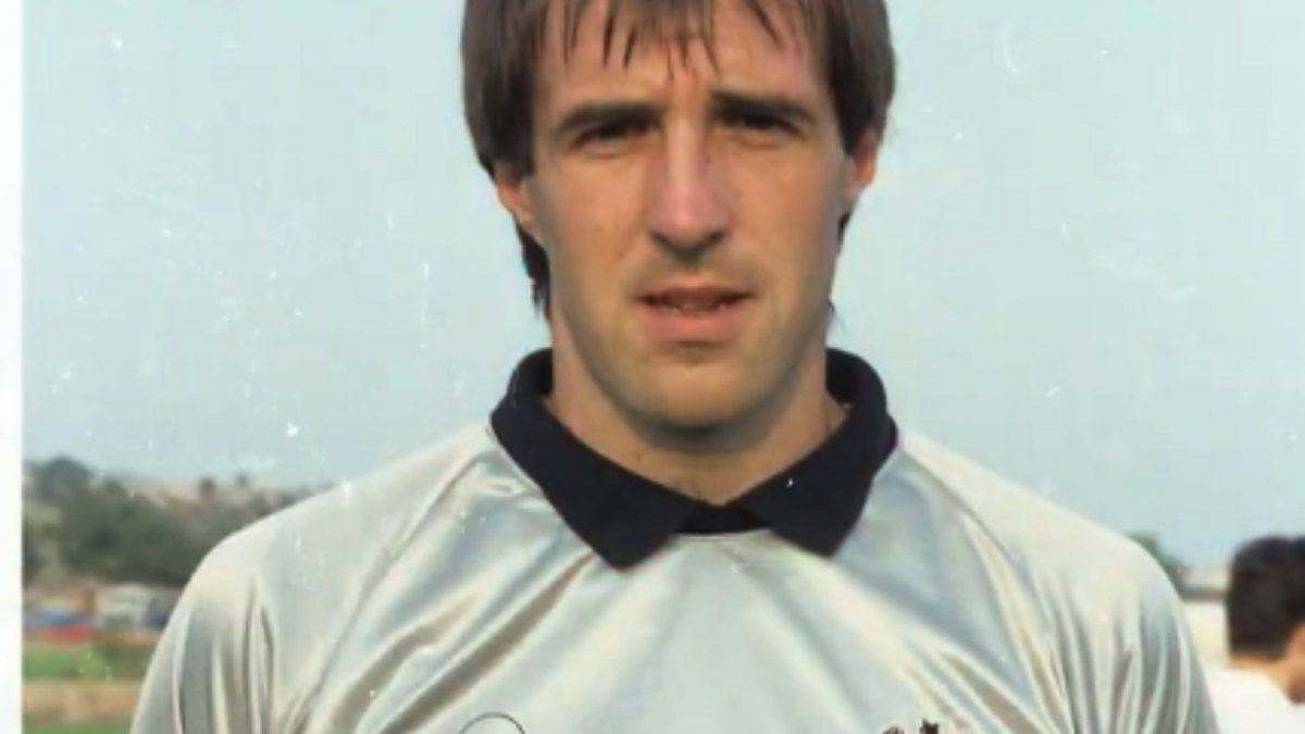  Ochotorena y su especial vínculo como jugador y entrenador en el Valencia: la camiseta gris, su duelo con el &#039;Mudo&#039;, vivió el choque Cañizares-Palop... 