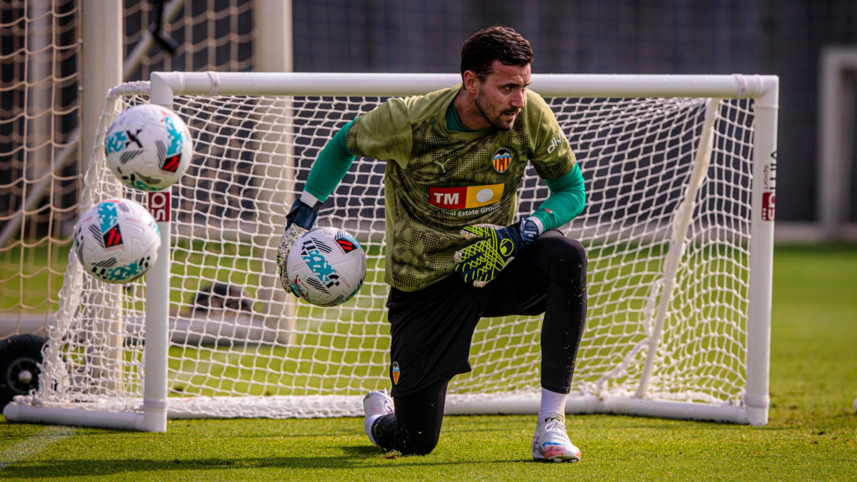  Contra el Maracena estará Dimitrievski: “En el Valencia nadie juega por contrato” 