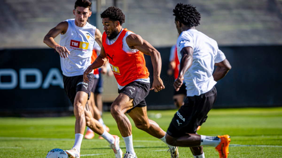  Corberán dosifica a Javi Guerra, cuenta con Hugo Duro y Pepelu y espera a Lucas Beltrán para el Madrid 