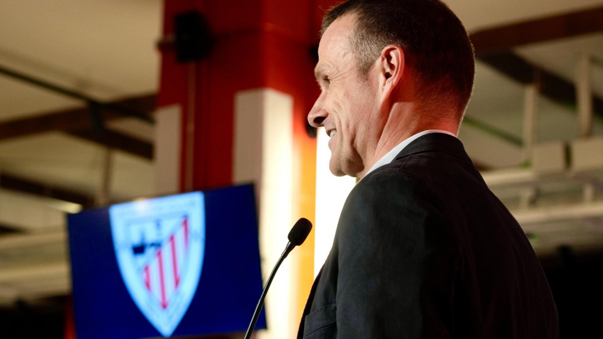  Uriarte: &quot;En el Athletic no vale eso de que un día eres héroe y otro villano, aquí sobran los silbidos a jugadores&quot; 