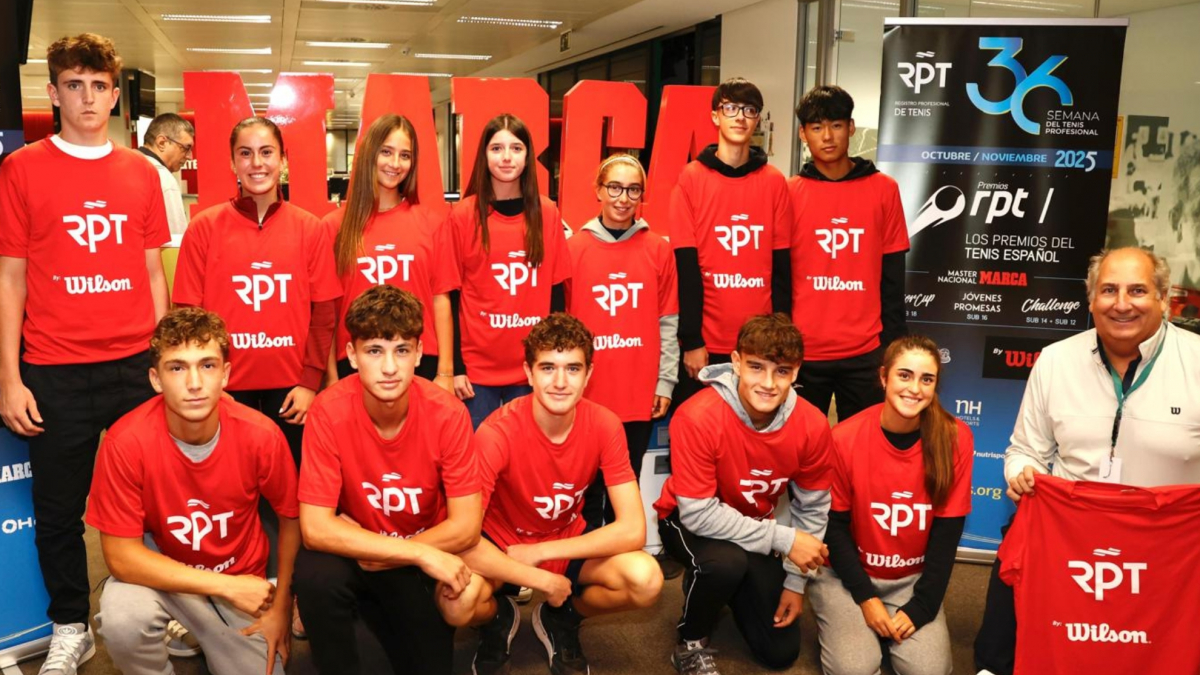 Las jóvenes promesas del Master Nacional RPT - MARCA Sub16 by Wilson visitan la redacción