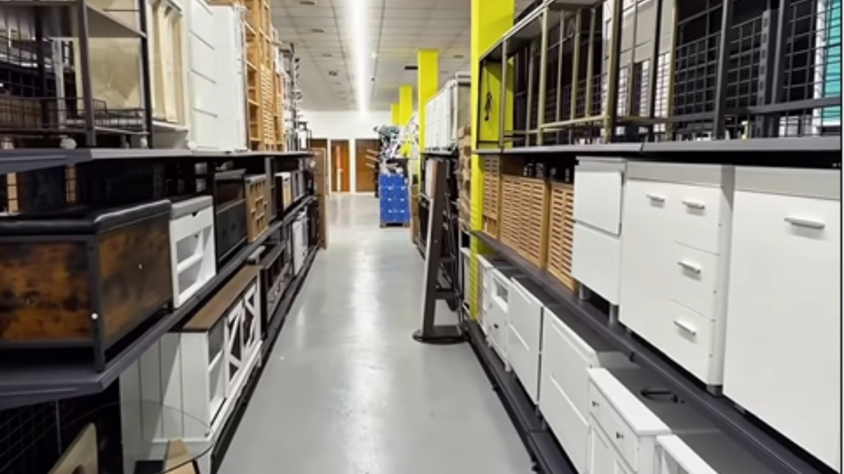 Llega a Valencia un nuevo outlet de liquidación con descuentos de hasta el 80% en muebles y electrodomésticos