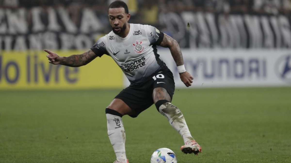 Corinthians quiere ‘desalojar’ a Memphis Depay