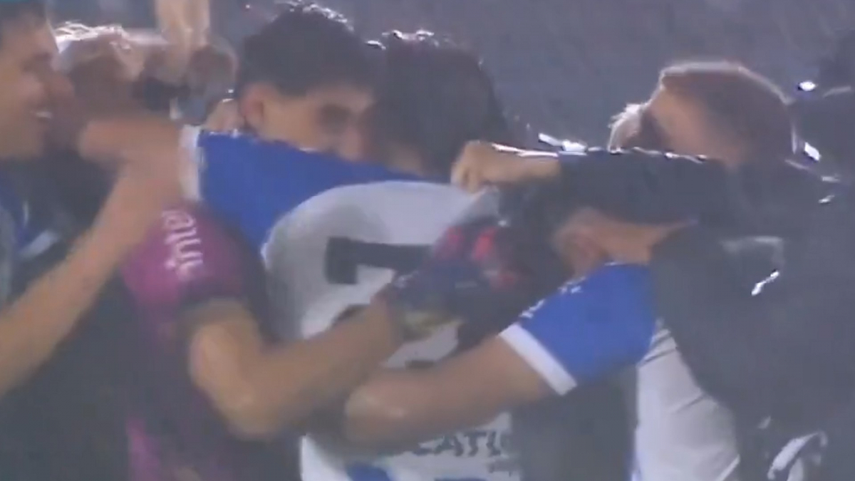 El meta Gino Santilli marca uno de los golazos de la temporada ¡de portería a portería!