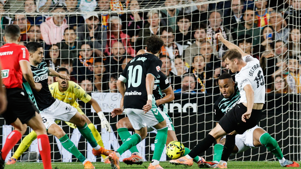 El Betis sigue invicto a domicilio, pero le cuesta ganar lejos de La Cartuja