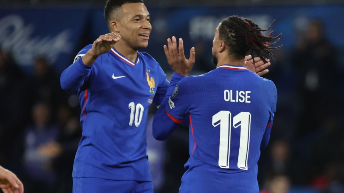 Mbappé marca su gol 400 y clasifica a Francia al Mundial tras vencer 4-0 a Ucrania
