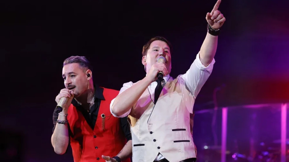 Andy & Lucas y María José brillan en evento junto al motociclista Álvaro Molina