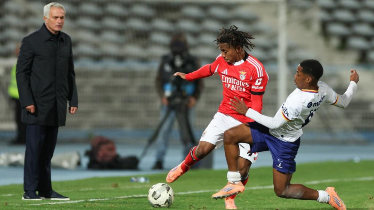 Benfica y Ajax se enfrentan en un decisivo choque por la Champions League