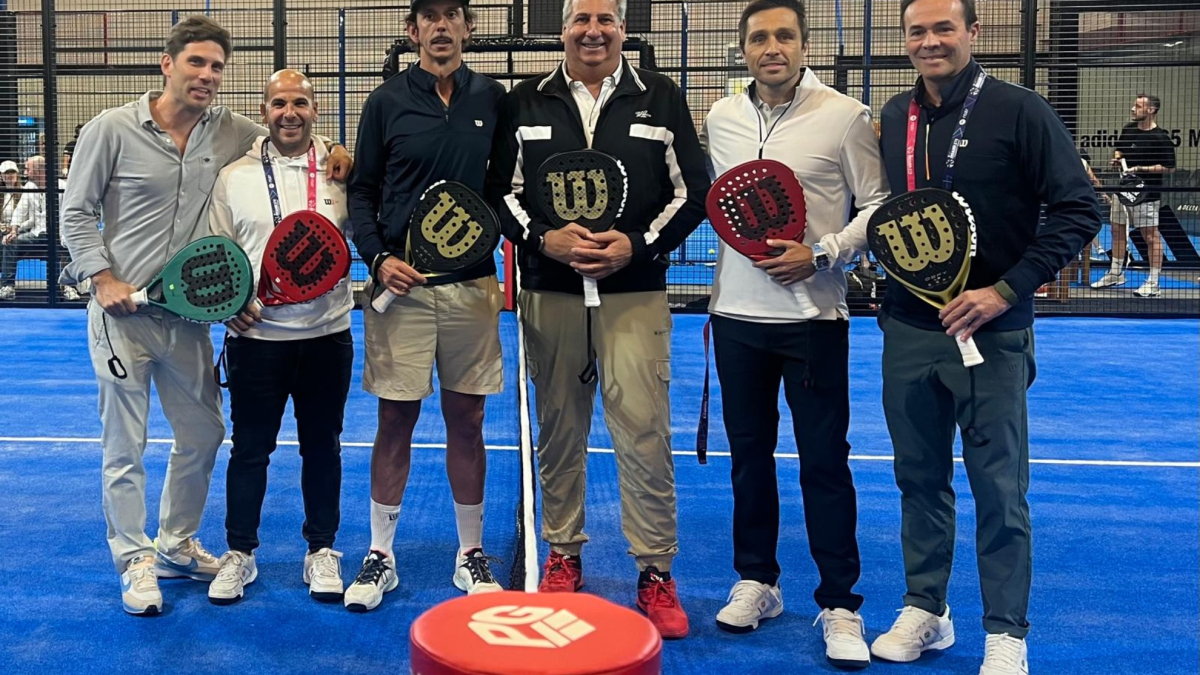 Fernando Belasteguin recibe a los jugadores del Master Nacional del RPP – MARCA Junior Cup by Wilson