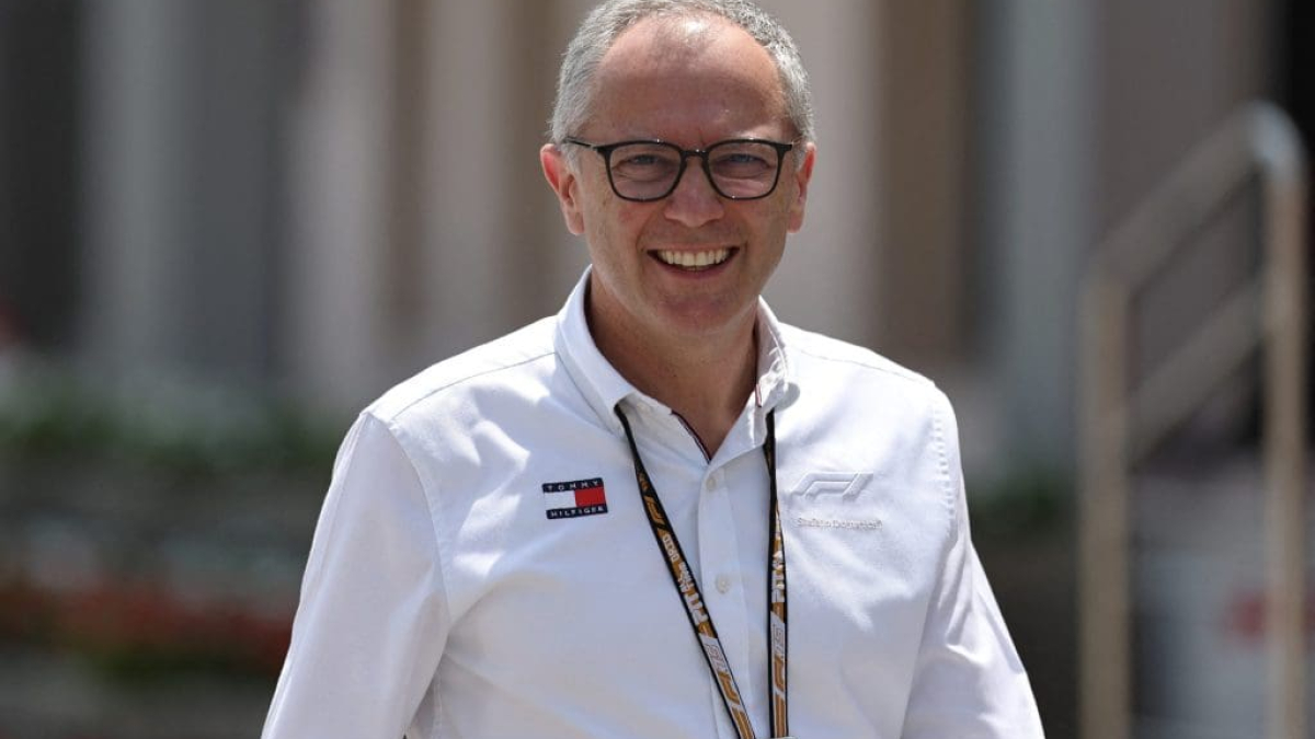 Domenicali se alinea con la FIA y enciende la mecha: "Apoyo al 1000% el regreso de los motores V8"